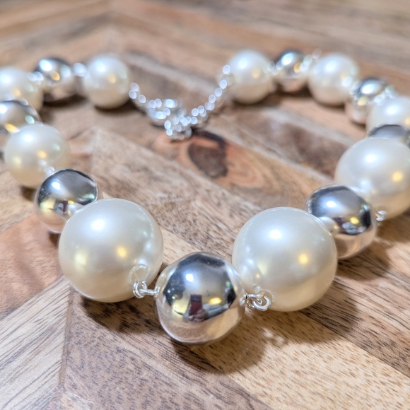 ZARA NWOT Faux Silver and Pearl Necklace chunky oversized - Picture 2 of 2